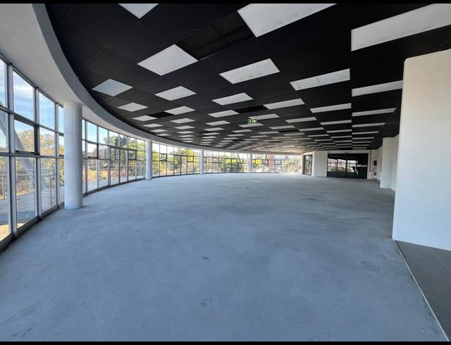 915M² WAREHOUSE TO LET IN LASER PARK